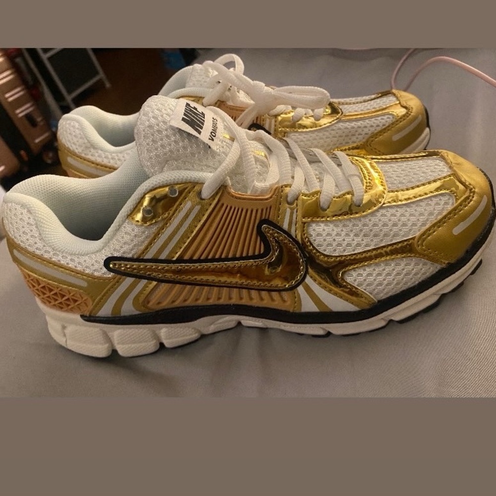 New! Men’s Nike Vomero 5